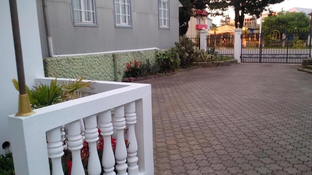 Guesthouse White Swan Кобулеті Екстер'єр фото